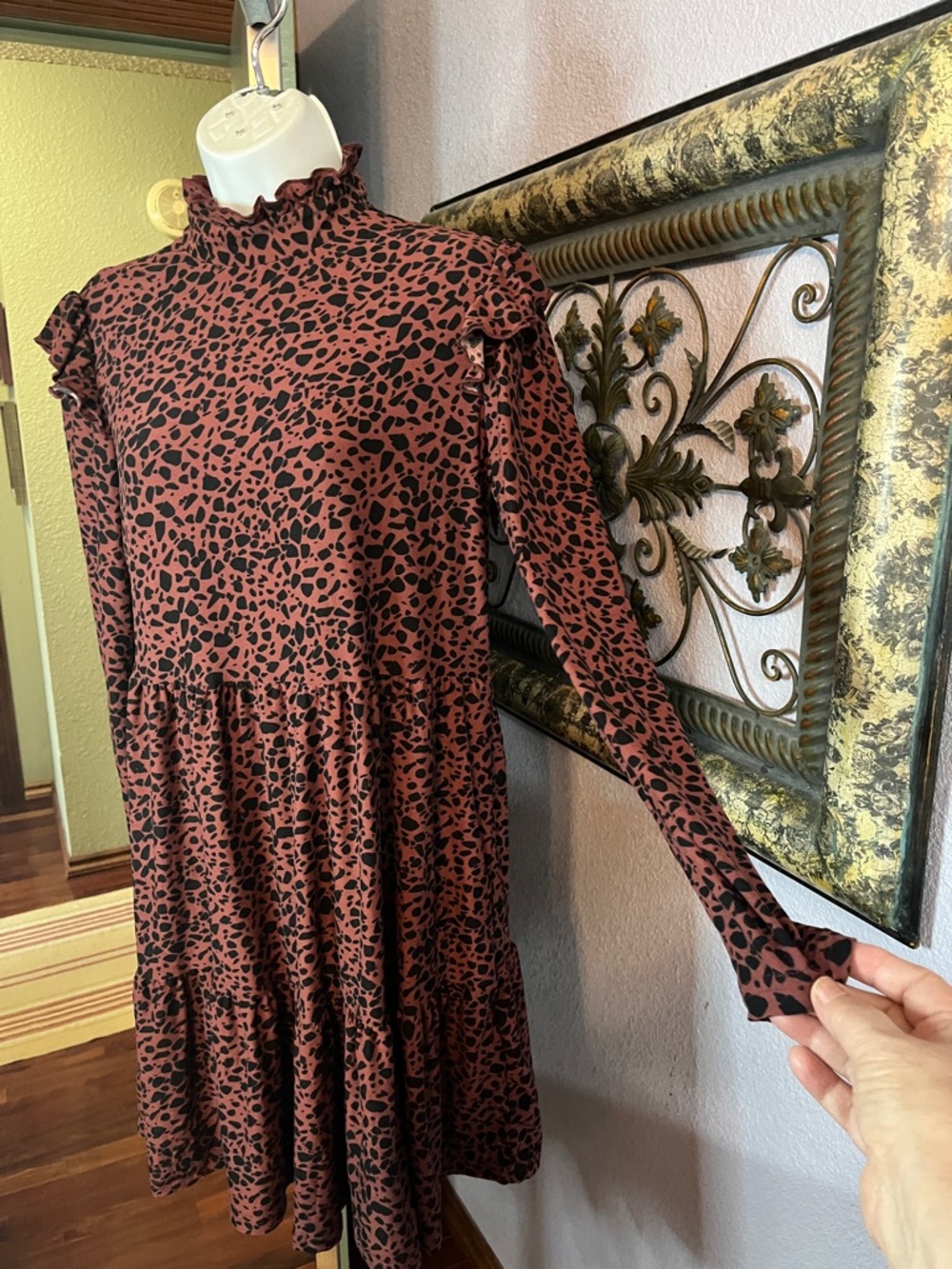 QED London Animal Print/ Ruffled/ Tiered Dress- Knit W/ Stretch LS Sz 4💚 - Picture 4 of 14